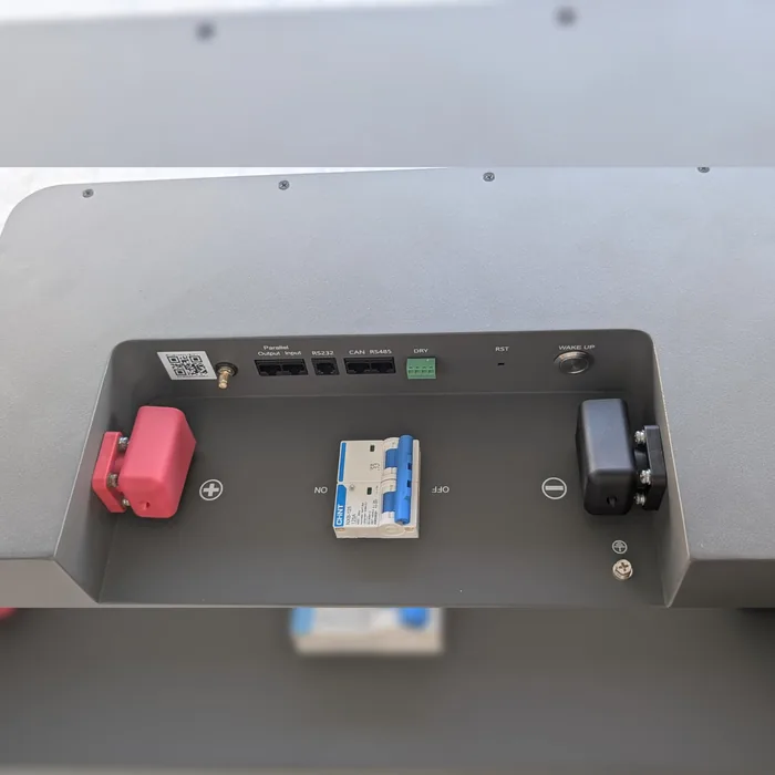 Batería de litio LifePO4 InfiniSolar 48V-300Ah | 6000 ciclos — vista 4