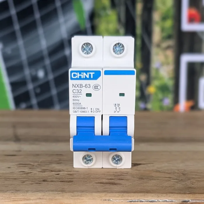 Breaker Termomagnético CHINT AC 32A 2P | 220V — vista 2