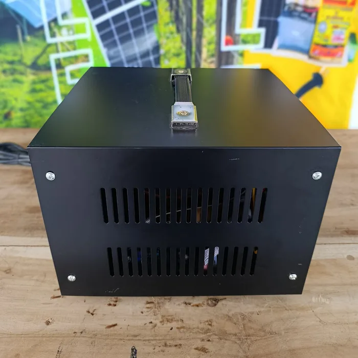 Estabilizador y Elevador de voltaje 110v/220v | 2KVA — vista 3