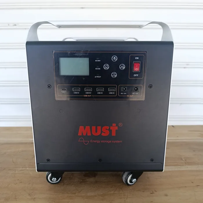 Inversor Portátil MUST 2KW — vista 2