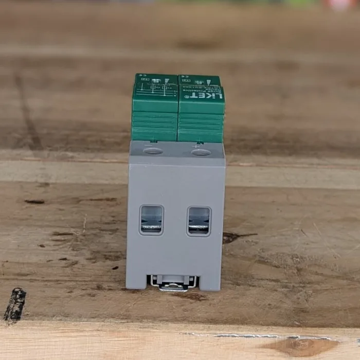 Protector Eléctrico LKET 2P | 1000V DC — vista 3